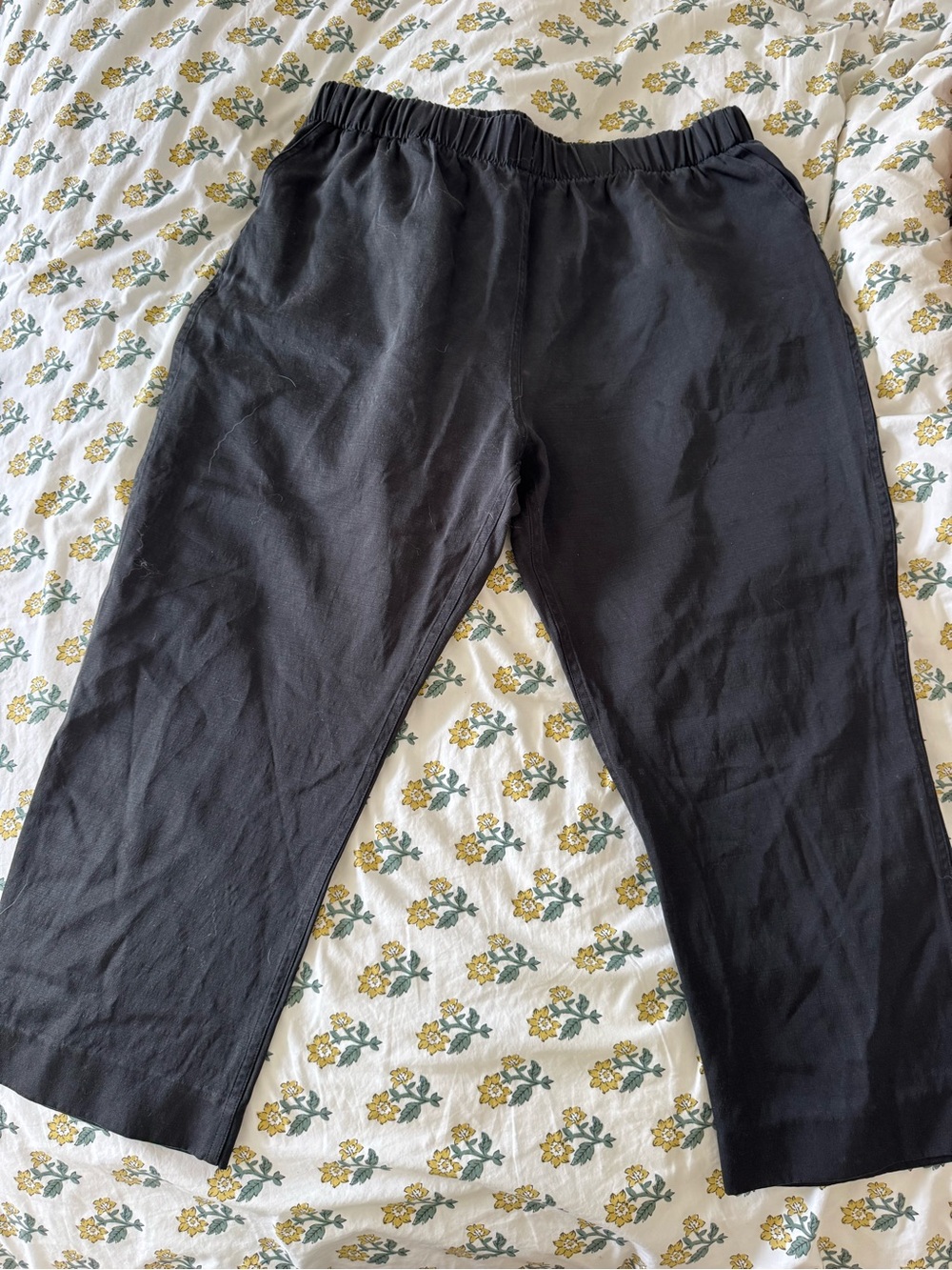 The Row Black Elastic-Waist Casual Capris